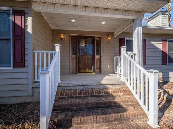 209 Meadowridge Dr, Maiden, NC 28650