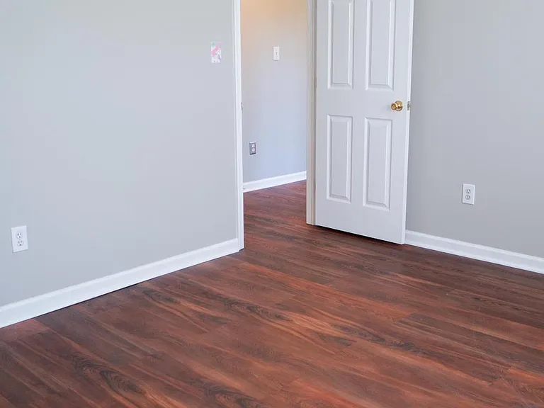 102 Thomas Ln — Photo 36