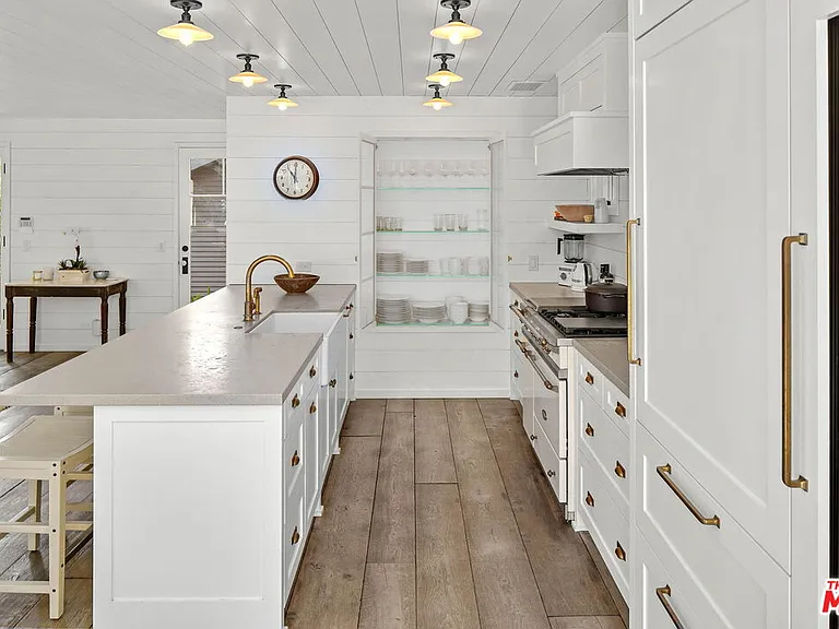 821 Nowita Pl — Photo 12