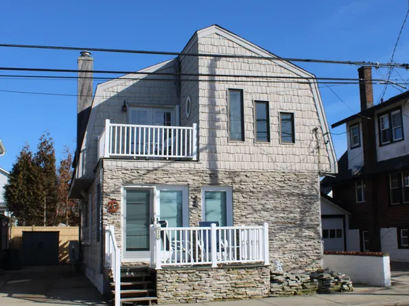 72 Parkside Dr, Point Lookout, NY 11569