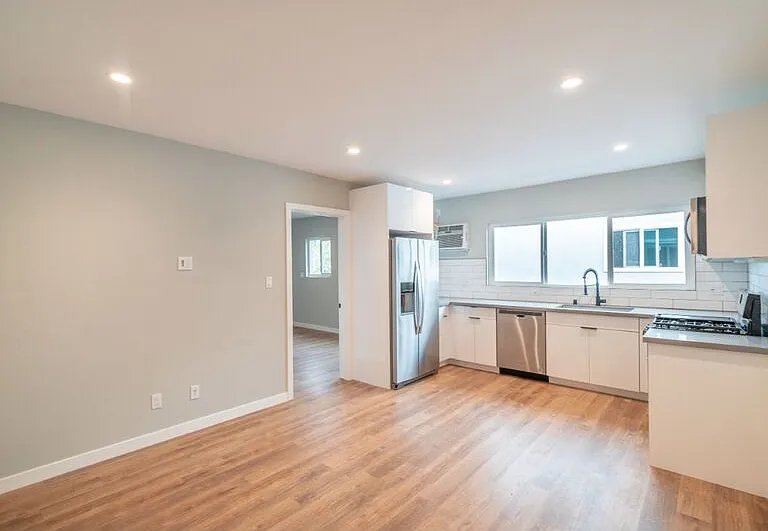 4517 Prospect Ave #6 — Photo 3