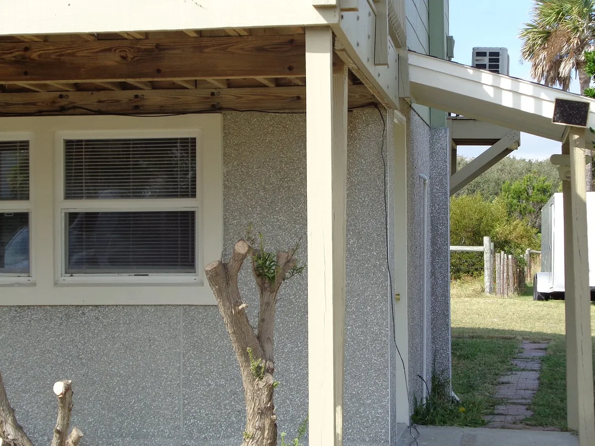 Building Photo - 1133 N Fletcher Ave