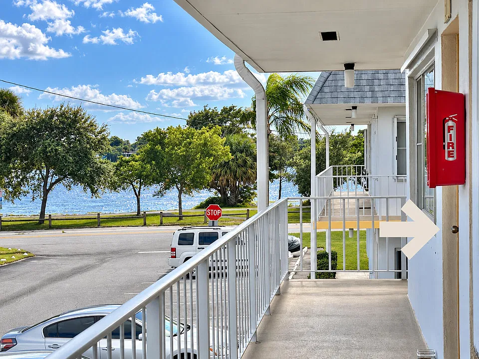 3240 Lake Osborne Dr #208