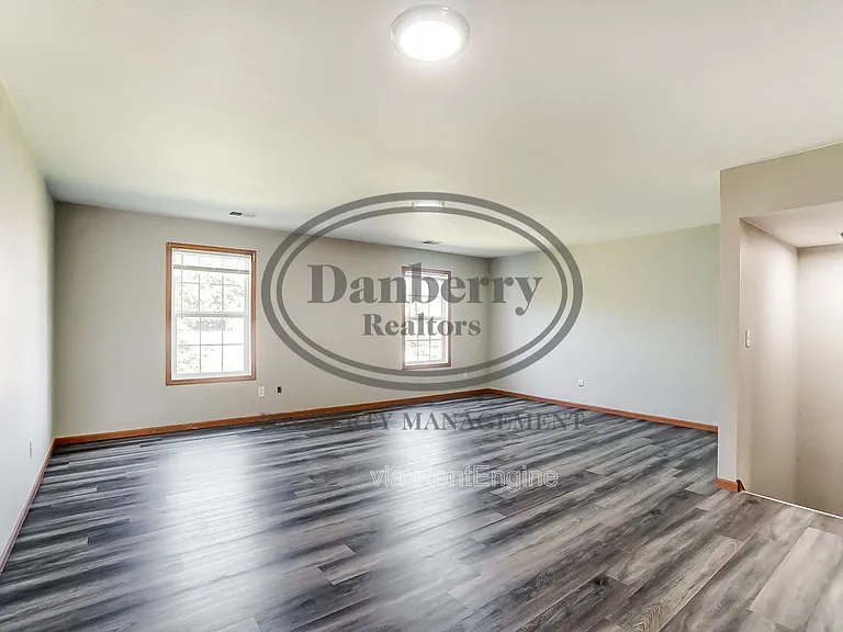 1117 N Byrne Rd — Photo 8