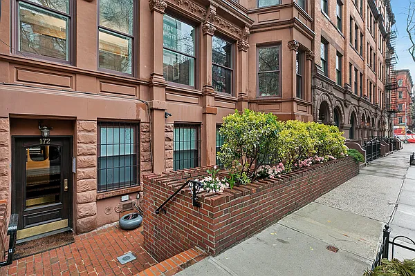 Sold by Compass | media 11