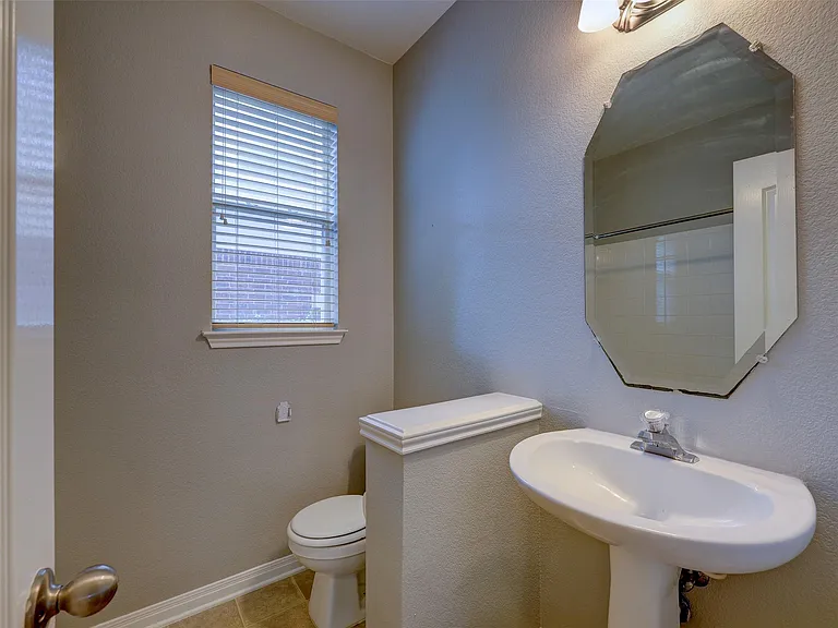 1554 Homewood Cir — Photo 20