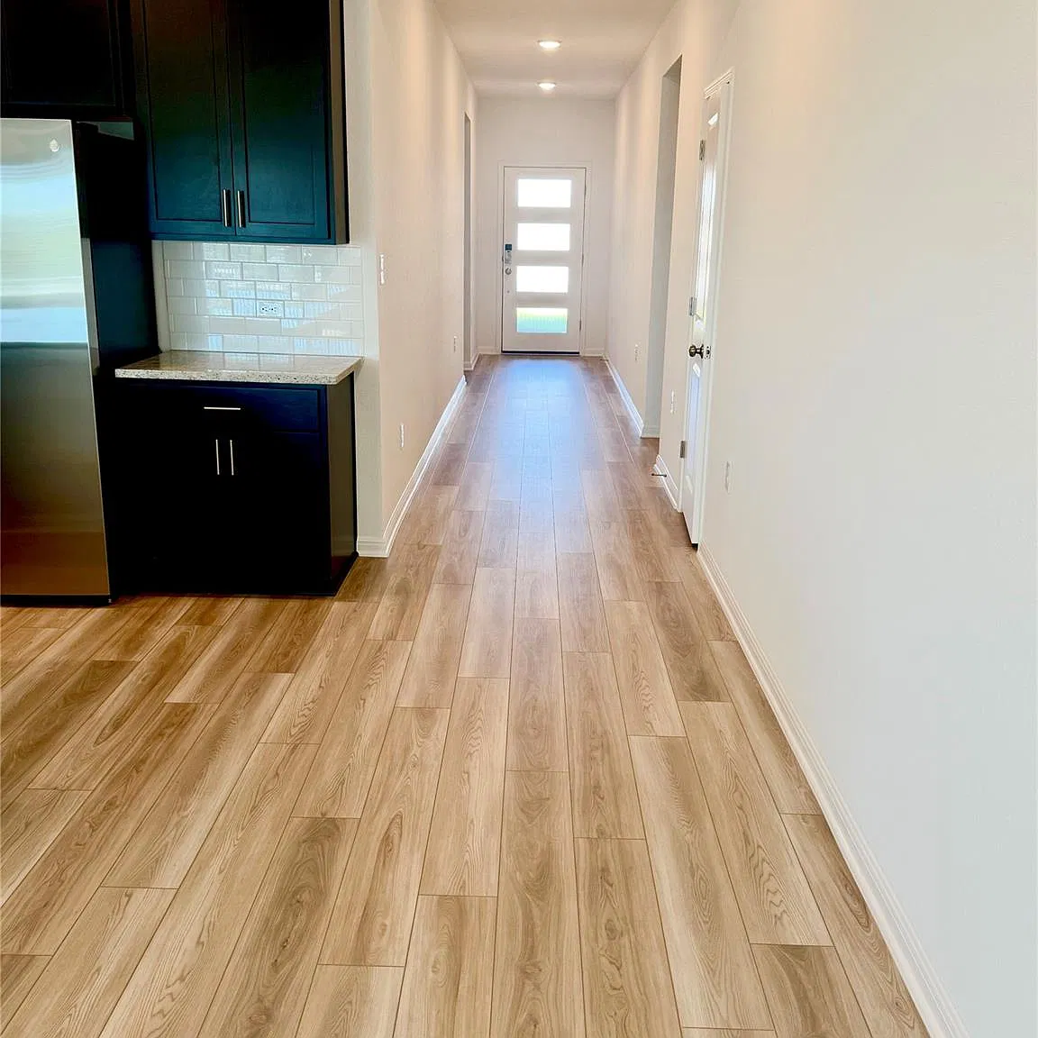 4 bed, 3.0 bath, 2201 sqft, $2,400 — Photo 4