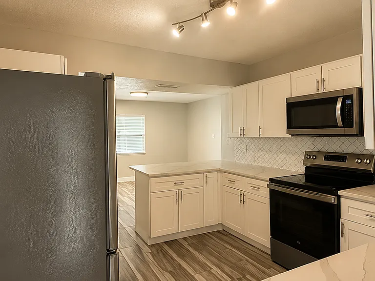 322 Montgomery Ave — Photo 6