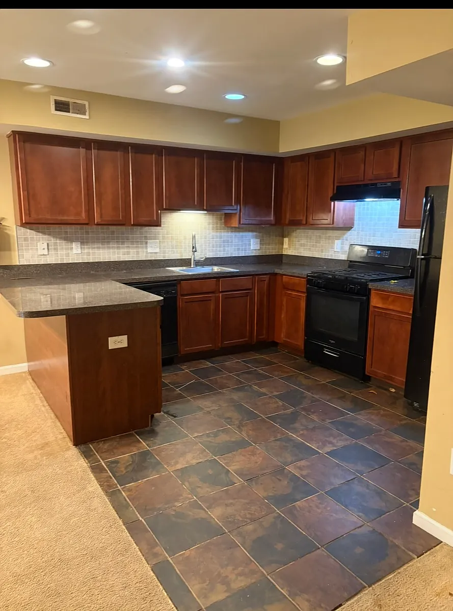 Building Photo - Highmeadows Dr