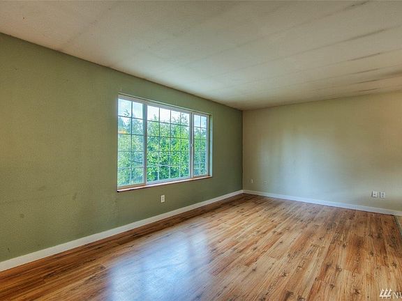 4th image of 21003 92nd St E