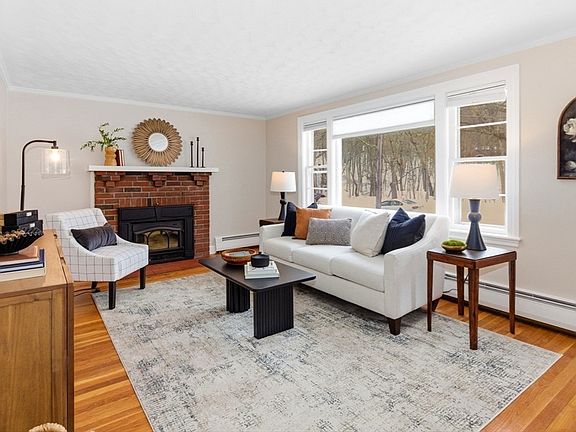 2nd image of 149 Horn Pond Brook Rd