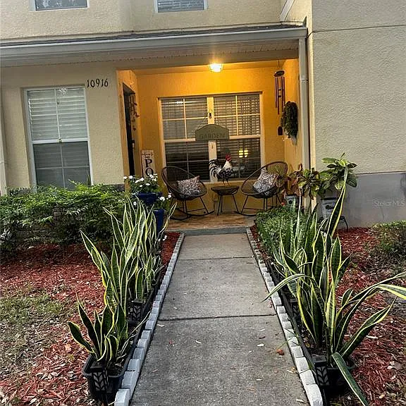 10916 Keys Gate Dr — Photo 1