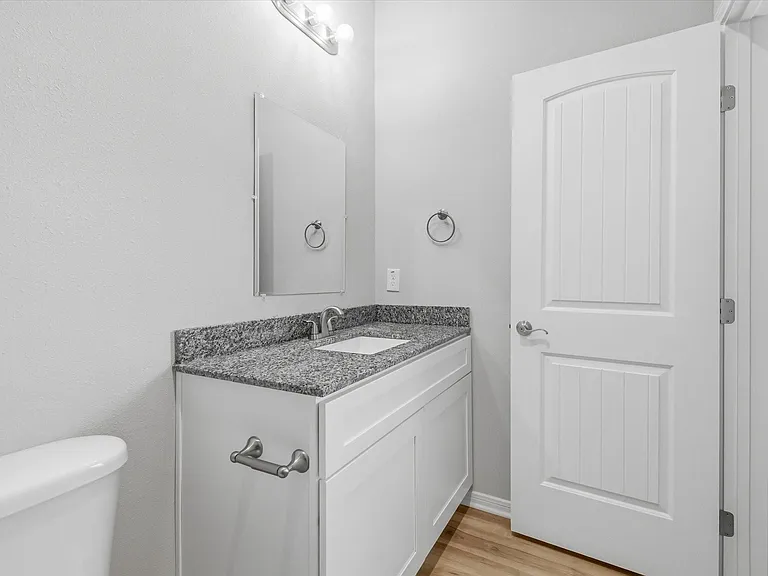 205 N Bay Ave #B — Photo 23