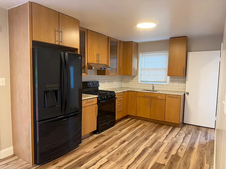 13015 Parkland Dr — Photo 11