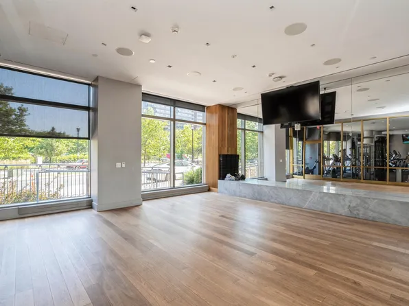 75 Park Lane South image 18 of 39