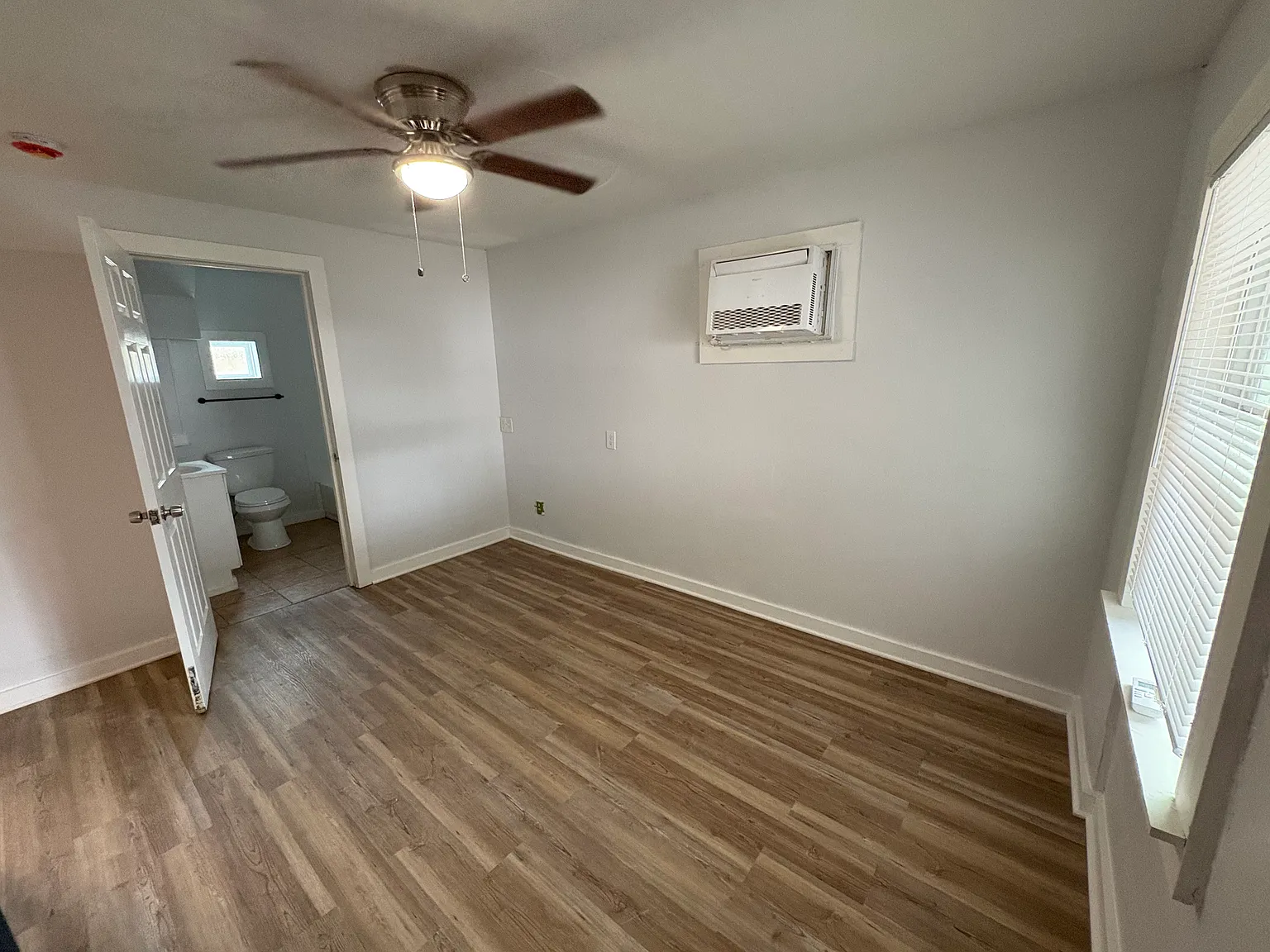 1 bed, 500 sqft, $995 — Photo 4