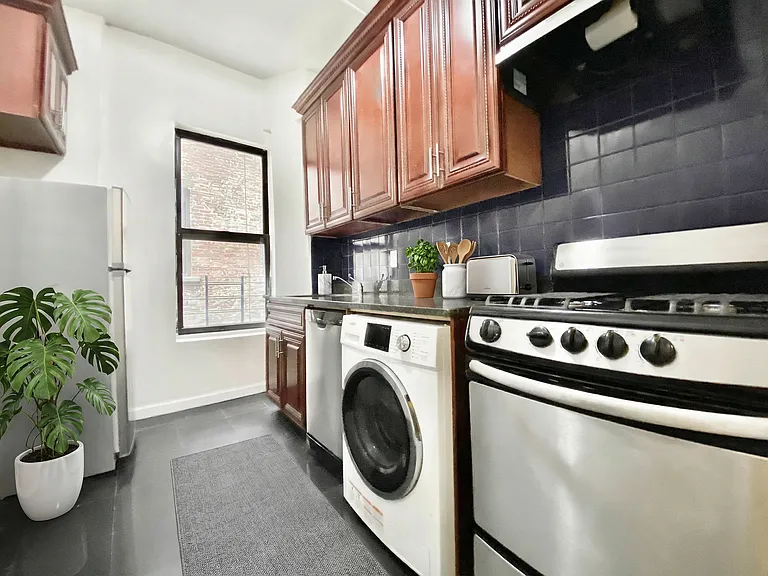 212 W 109th St #3B — Photo 4