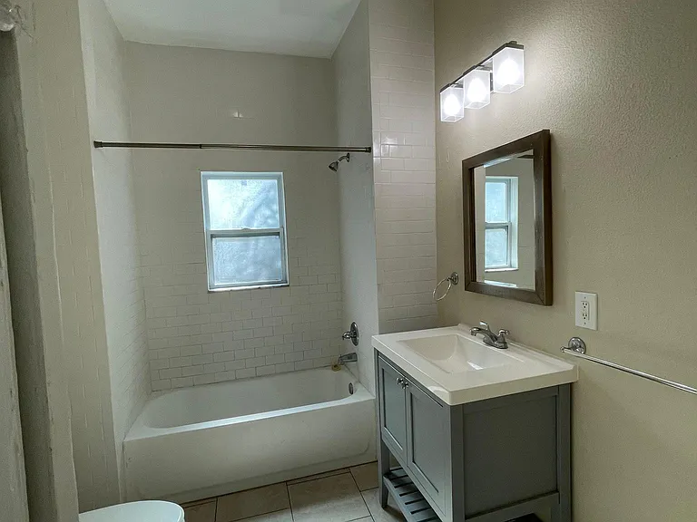 416 W Amelia Ave #1 — Photo 3