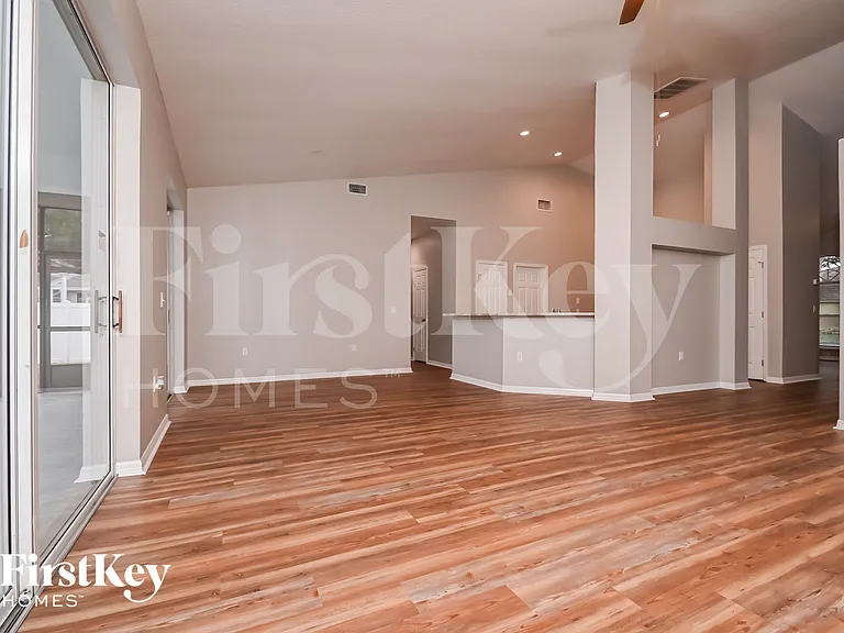 4527 Gentrice Dr — Photo 4