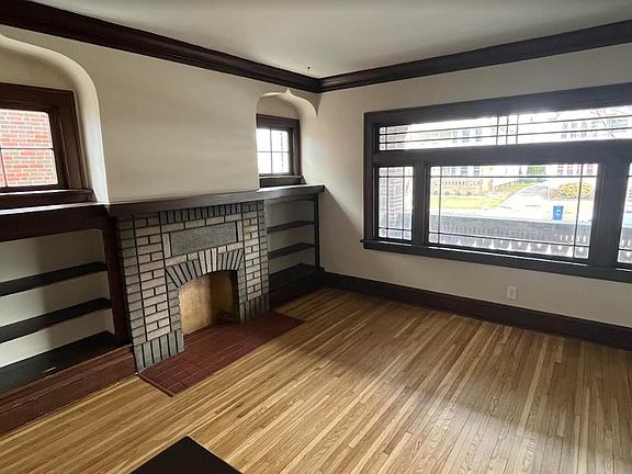 3rd image of 2166 Chesterland Ave