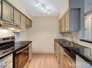 8024 Tremaine Ct, Charlotte, NC 28227