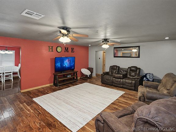 3rd image of 9754 N 510th Rd