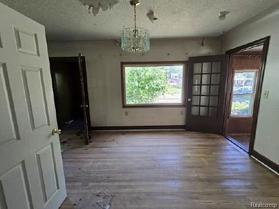 5th image of 551 N Karle St