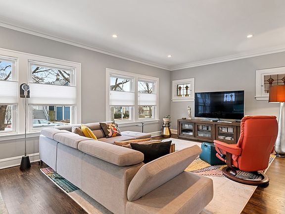 A row of windows highlight the living room