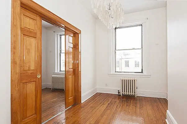 Rented by Perry Associates NYC Inc | media 35