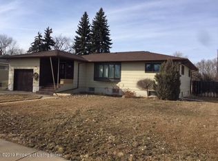 920 5th St W, Dickinson, ND 58601
