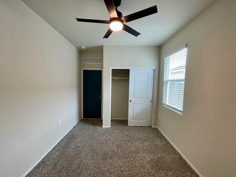 18563 W Desert Hollow Dr — Photo 20