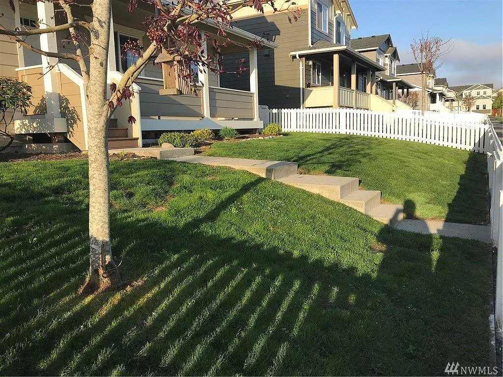 3 bed, 2.5 bath, 1709 sqft, $2,800 — Photo 2