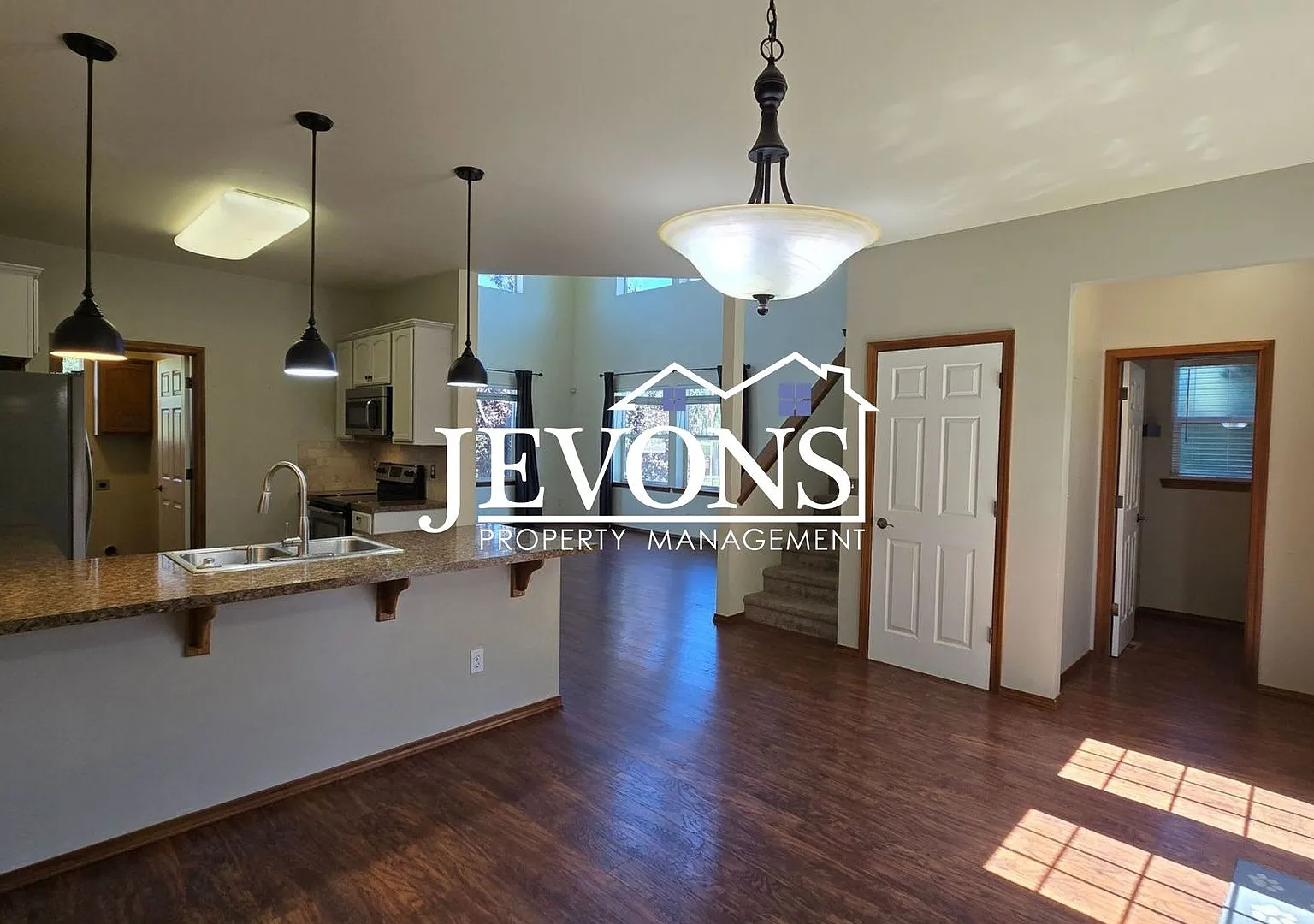 3 Bed / 2.5 Bath Single-Family Home in West Yakima — Photo 1