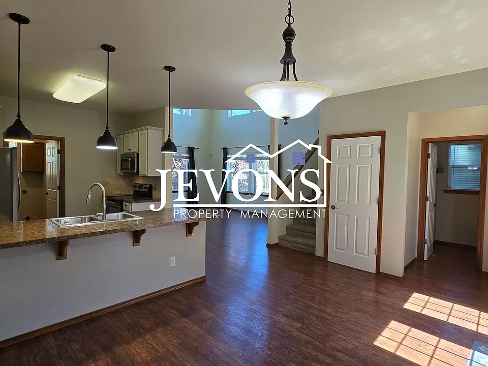 1406 S 79th Ave