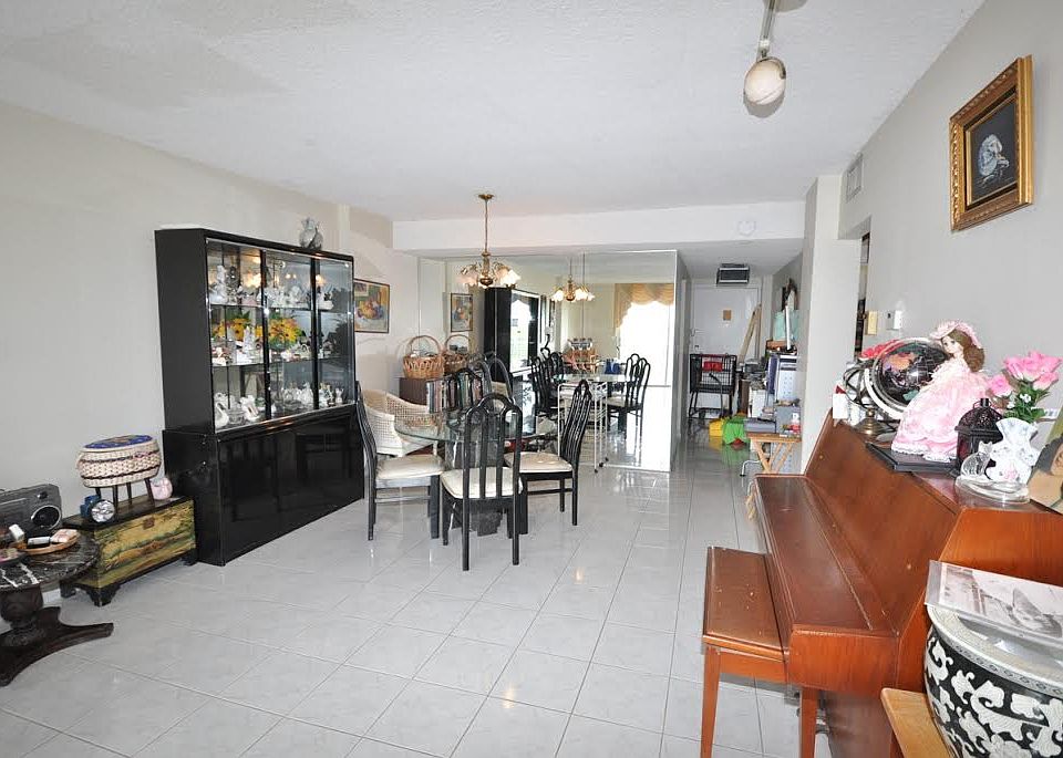 1st image of 3660 NE 166th St APT 811