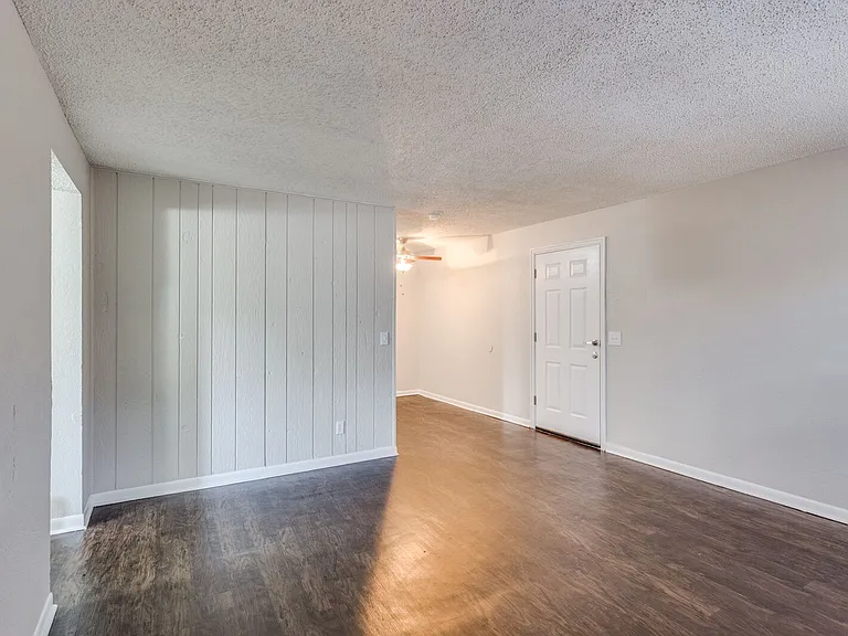 2400 Nottingham Way — Photo 24