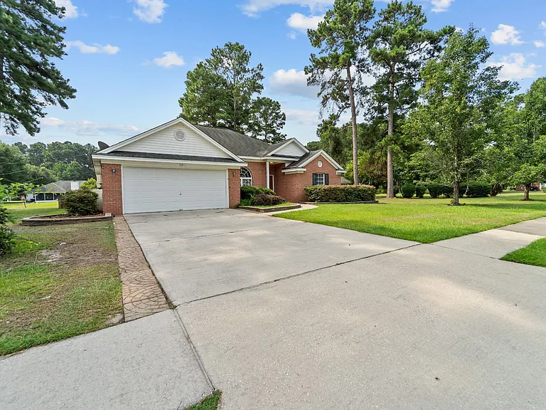 119 Pampas Dr — Photo 2