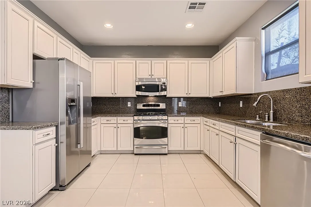 3 bed, 2.5 bath, 2493 sqft, $2,655 — Photo 4