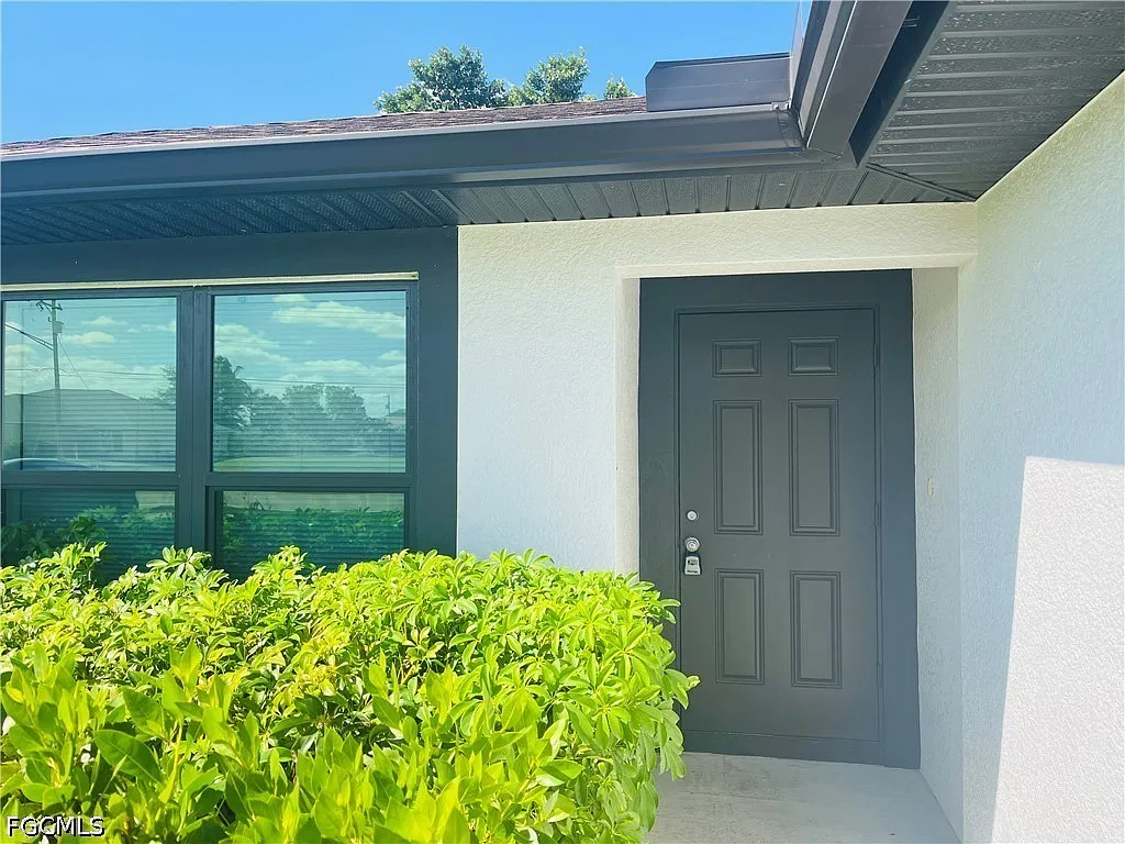3 bed, 2.0 bath, 1200 sqft, $1,700 — Photo 2