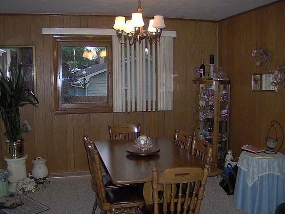 5th image of 214 W Gloria Dr