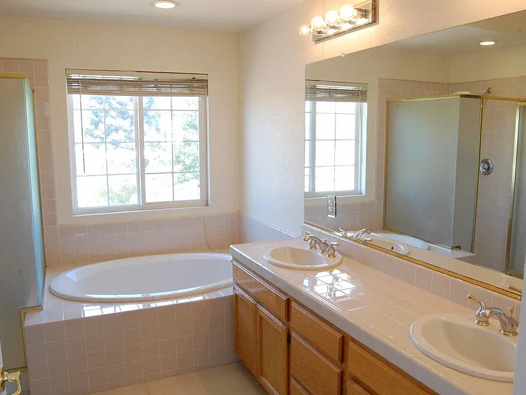 1365 Sunflower Ln — Photo 4
