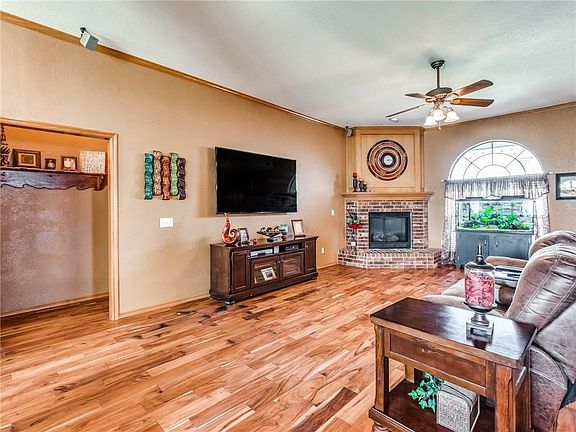 5th image of 601 SW 156th St