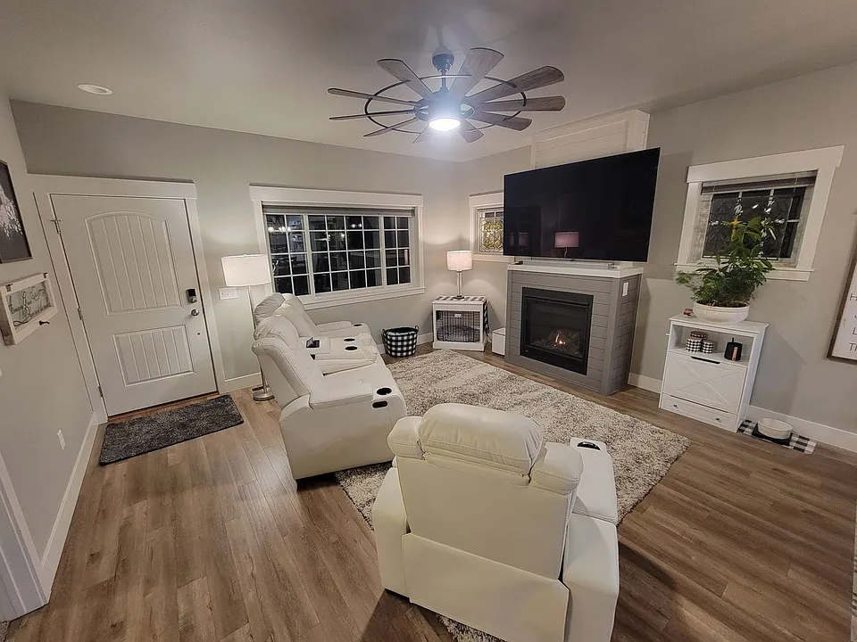 1645 Island View Dr