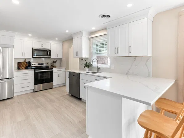354 Twin Lakes Dr Unit 354, Halifax, MA 02338