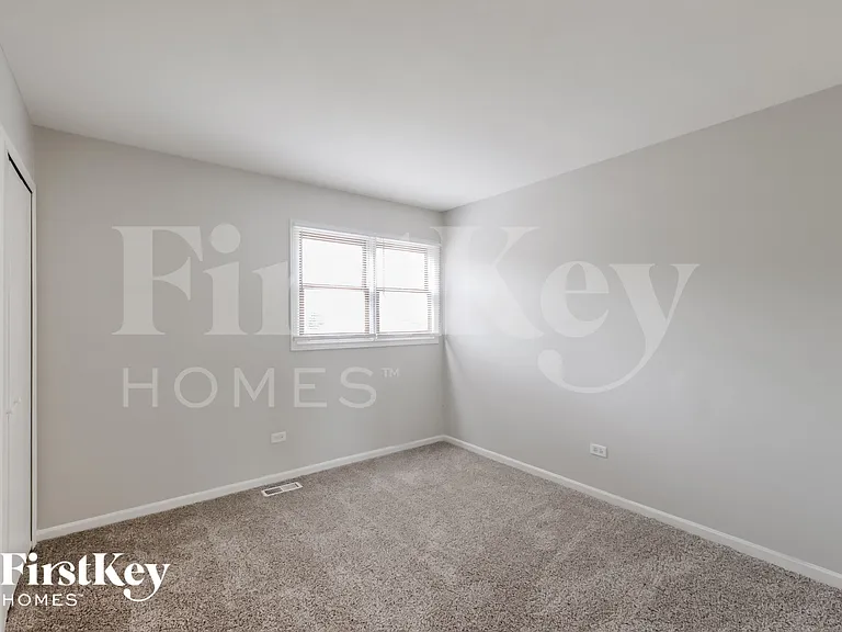 2416 Waterford Dr — Photo 12