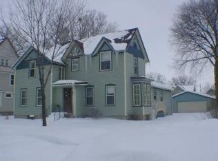 411 2nd St SE, Waverly, IA 50677