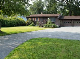 10 Sheraton Dr, Poughkeepsie, NY 12601