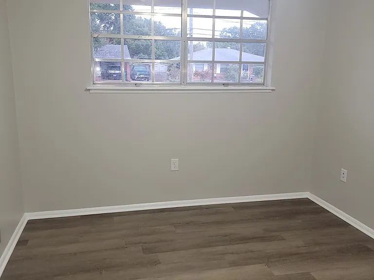 2610 Demaret Dr — Photo 7