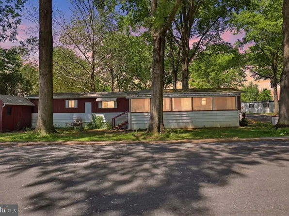 82 Malibu Blvd, Carlisle, PA 17015
