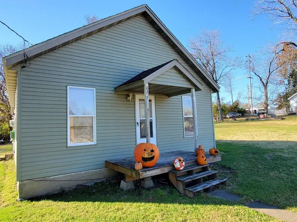 821 N Madison St, Pittsfield, IL 62363